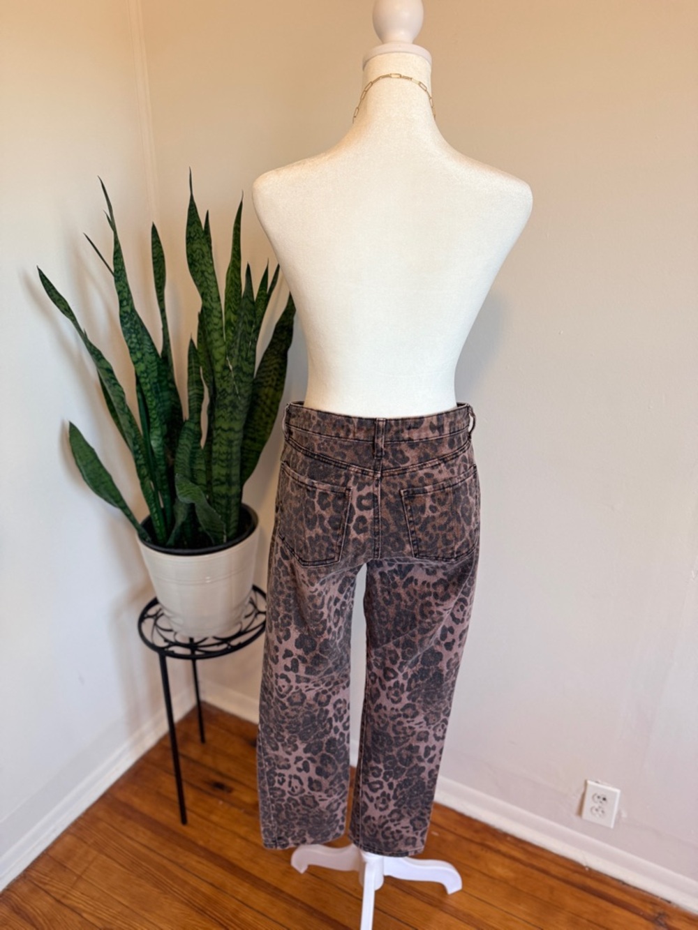 Leopard Print Women's High-Rise Straight Leg Jeans - Picture 3 of 10